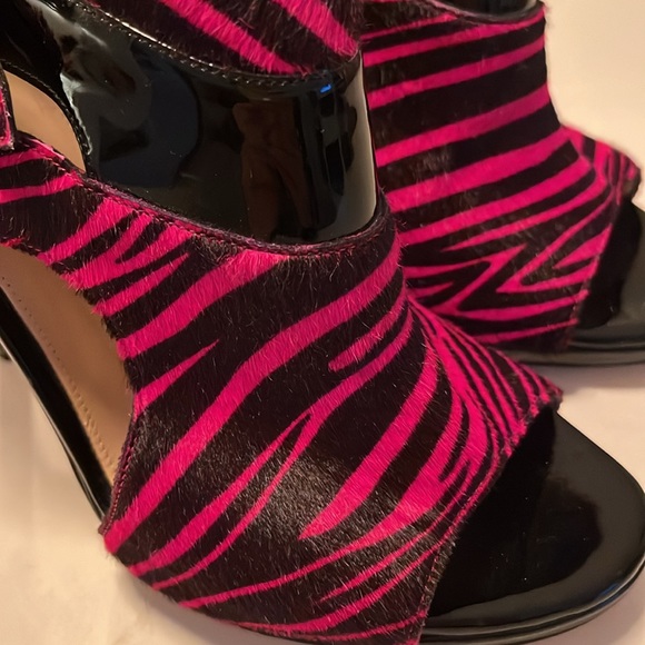 Stunning Paul Andrew pink zebra print calf hair strappy heel size 7.5. - Picture 4 of 6